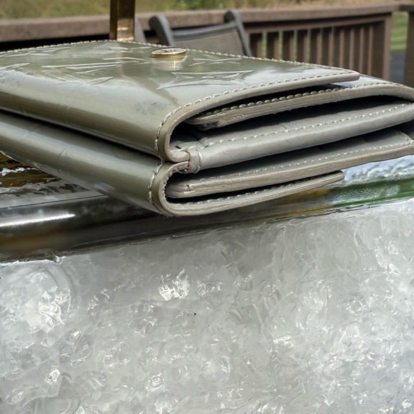 GUC! Louis Vuitton Vermis Metallic Gold Vintage Wallet - Picture 15 of 15